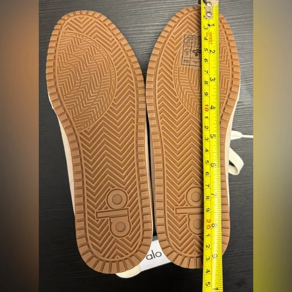 Alo Sunset Sneakers Sandstone women’s size 5 - Picture 5 of 7